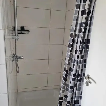 In Rodt Mit Gemeinschaftsbad Und Küche Camping *